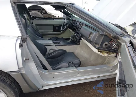 1985 Chevrolet Corvette z USA, uszkodzony, nr VIN 1G1YY0784F5121626